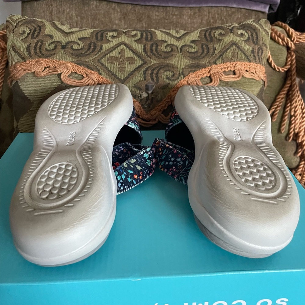 Women’s sandals - Picture 3 of 4